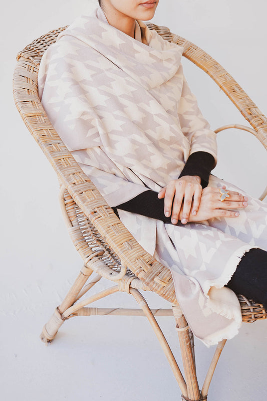 DAISY SHAWL