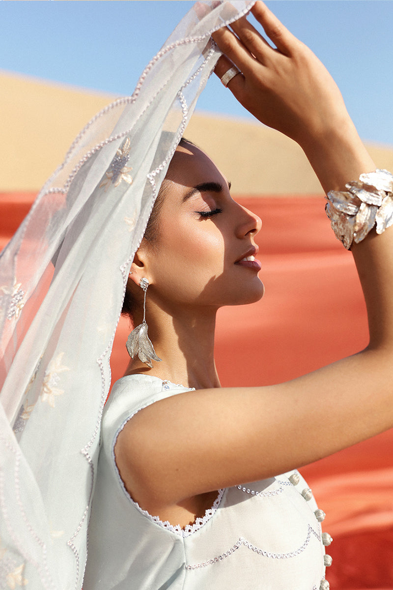 FLORAL TALE-STITCH 3PC: LAWN EMBROIDERED SUIT