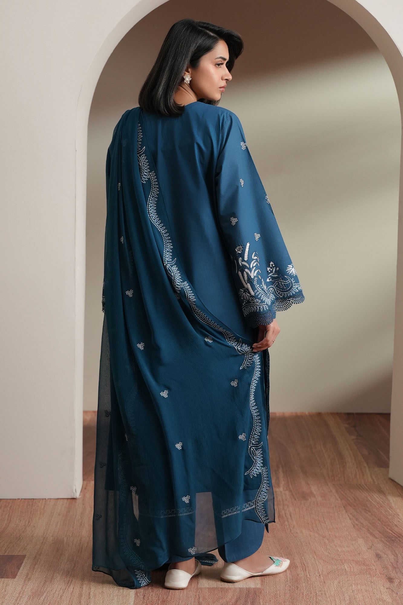 SAPPHIRE GARDEN-3PC EMBROIDERED LAWN SUIT