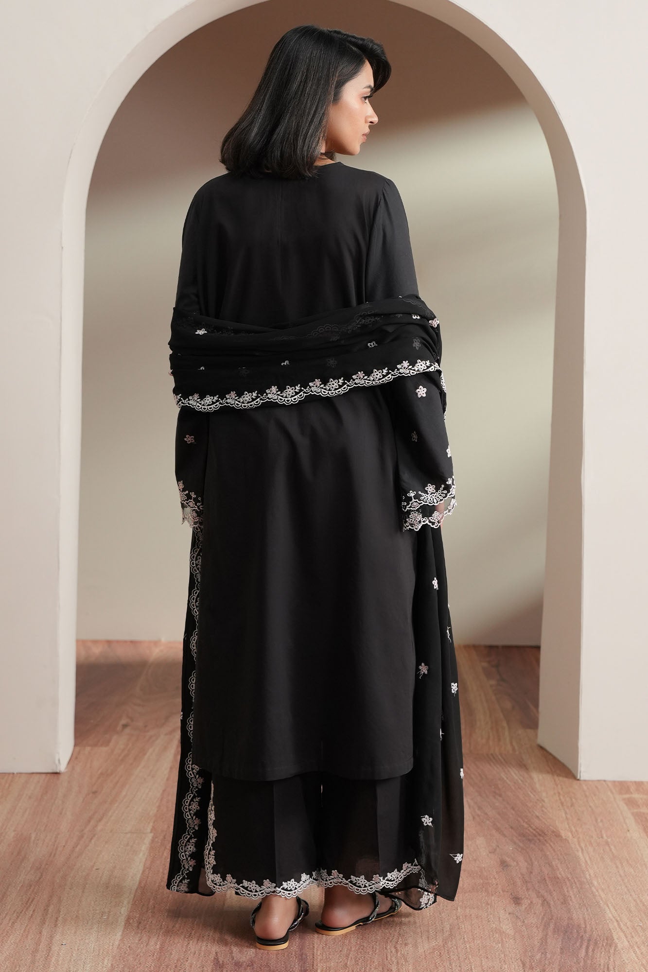 NOIR CANVAS-3PC EMBROIDERED LAWN SUIT