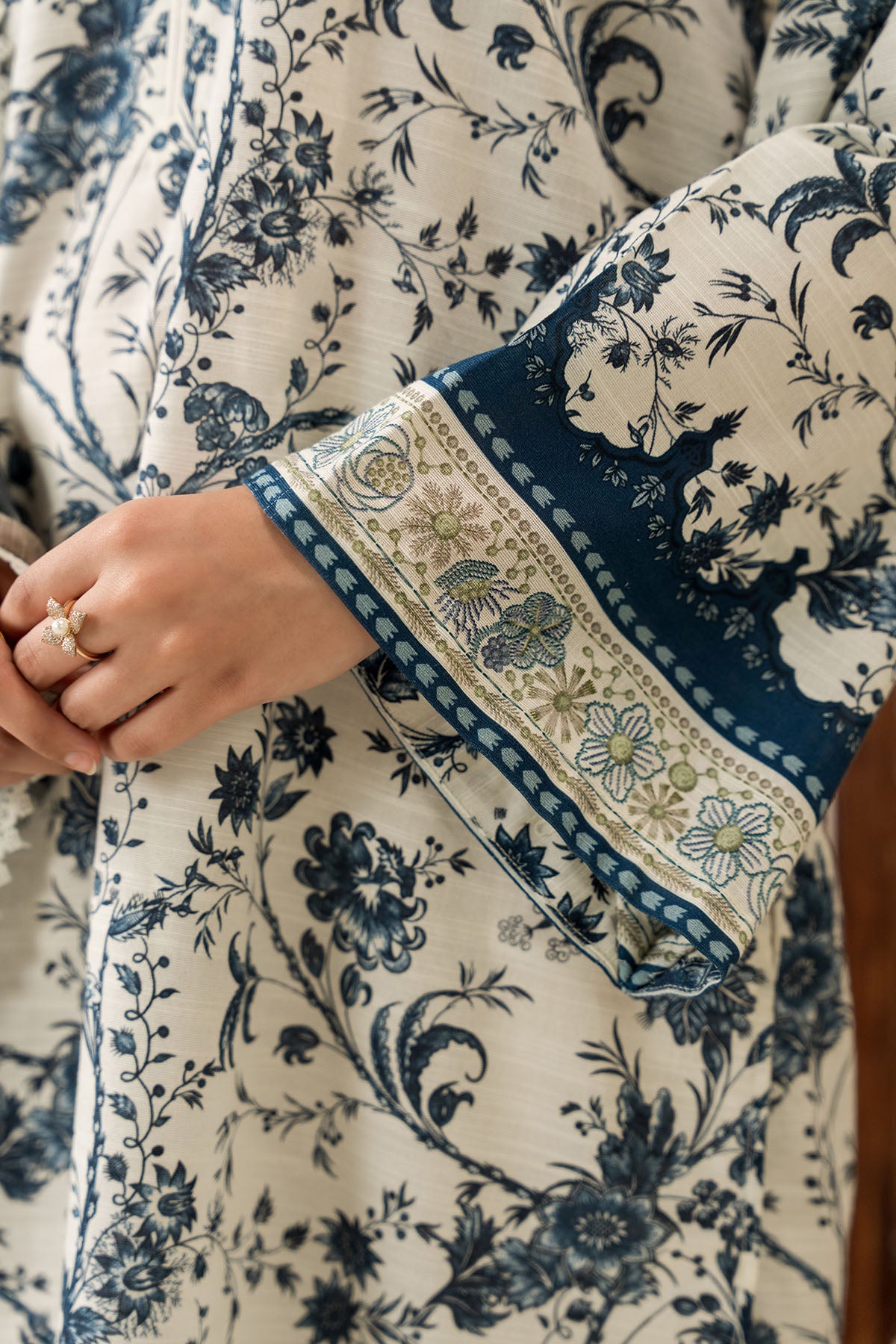 BEIGE VERVE-3PC KHADDAR PRINTED SUIT