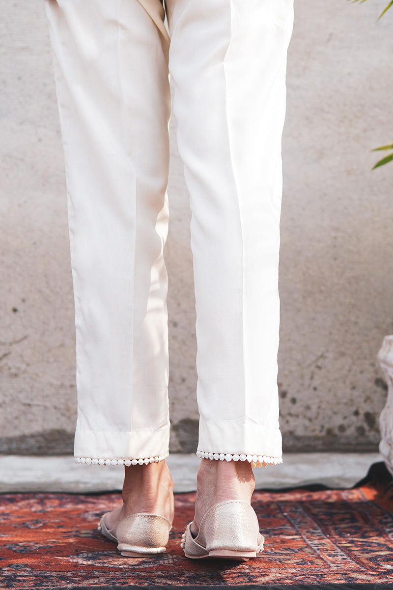 LACY STRAIGHT PANTS 2