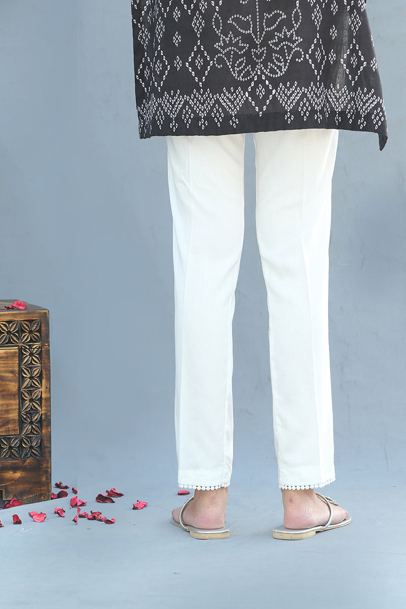 LACY STRAIGHT PANTS 3