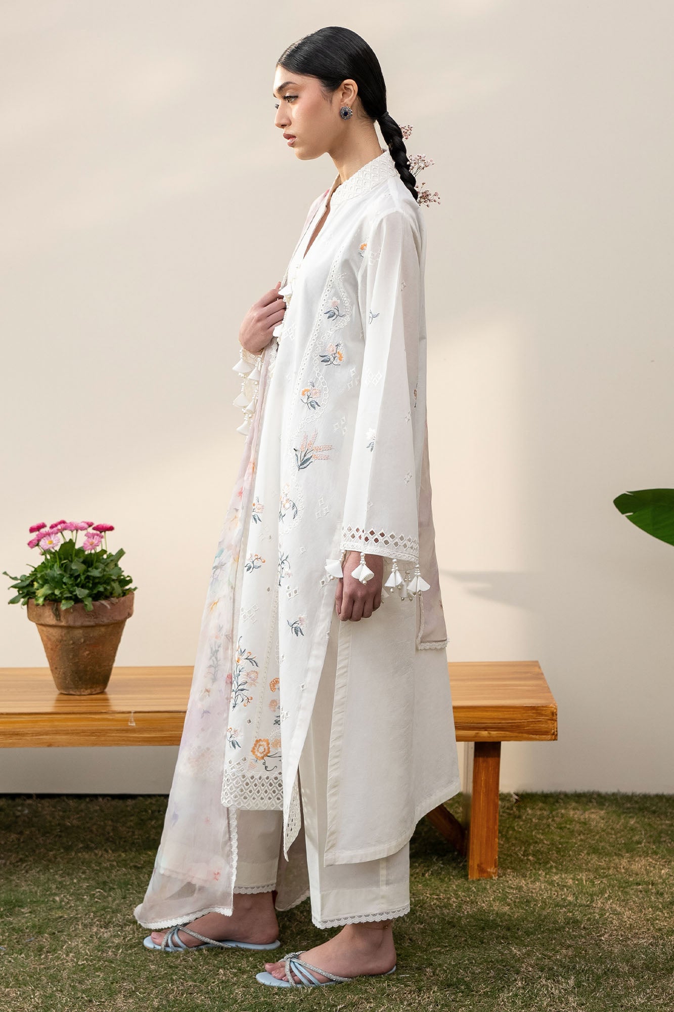 PRISTINE IVORY-3PC EMBROIDERED LAWN SUIT