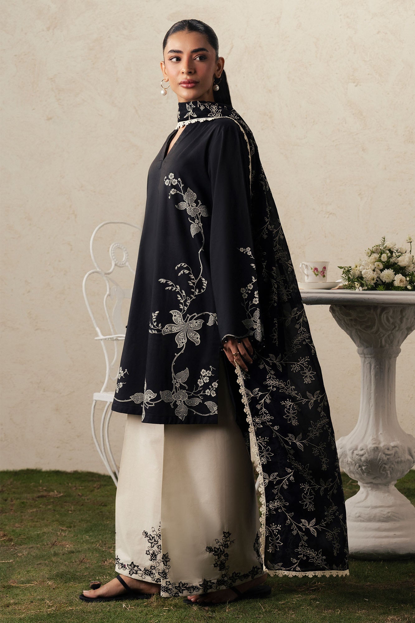 EBONY LACE-3PC PRINTED SUIT