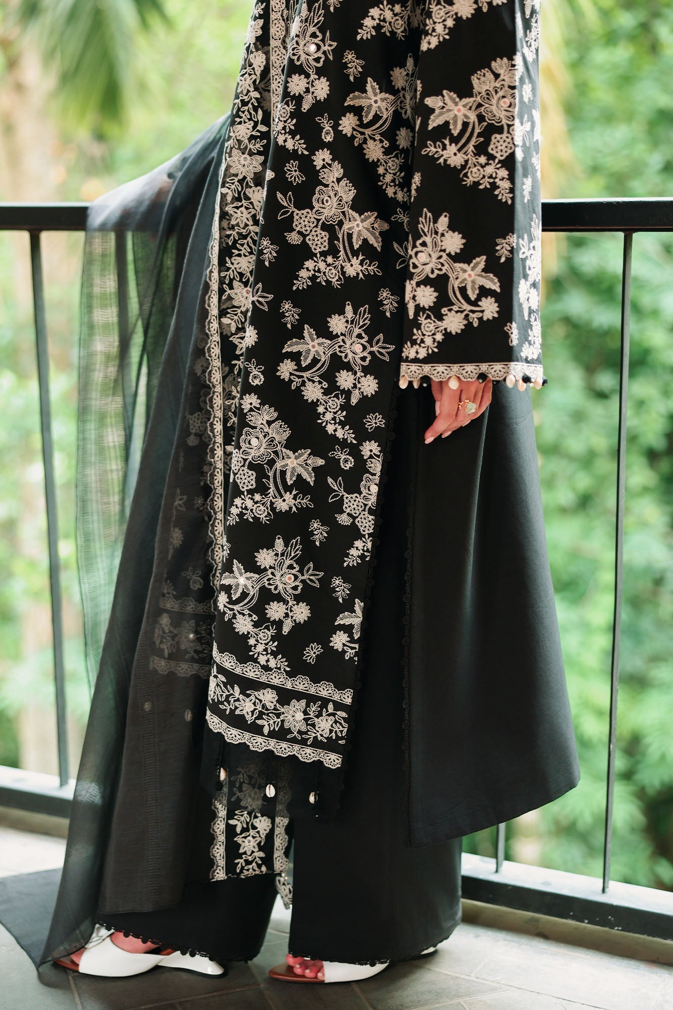OBSIDIAN BLOOM-3PC (SHIRT, TROUSER & DUPATTA)
