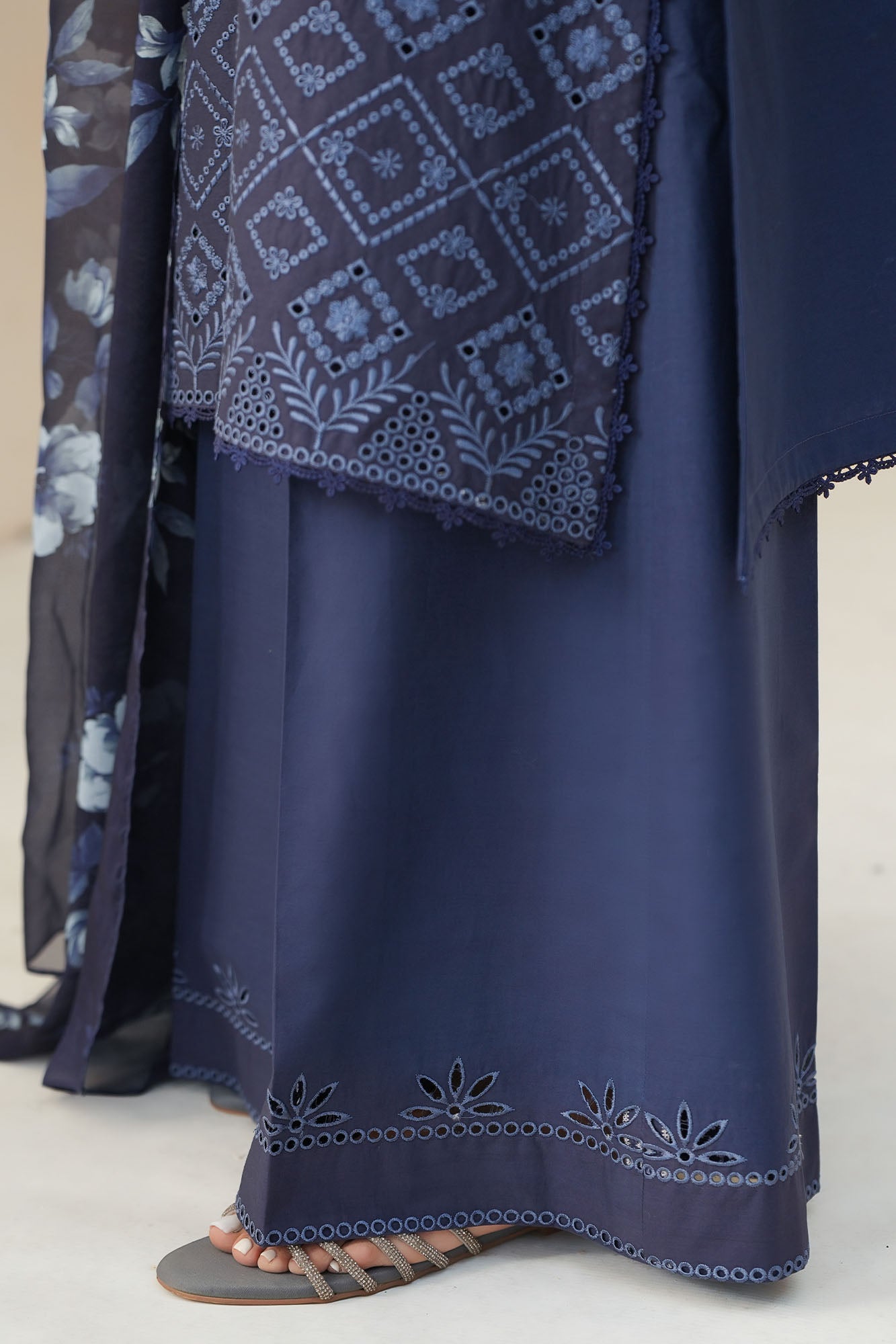 BLUE FLORET-3PC CHIKANKARI SUIT