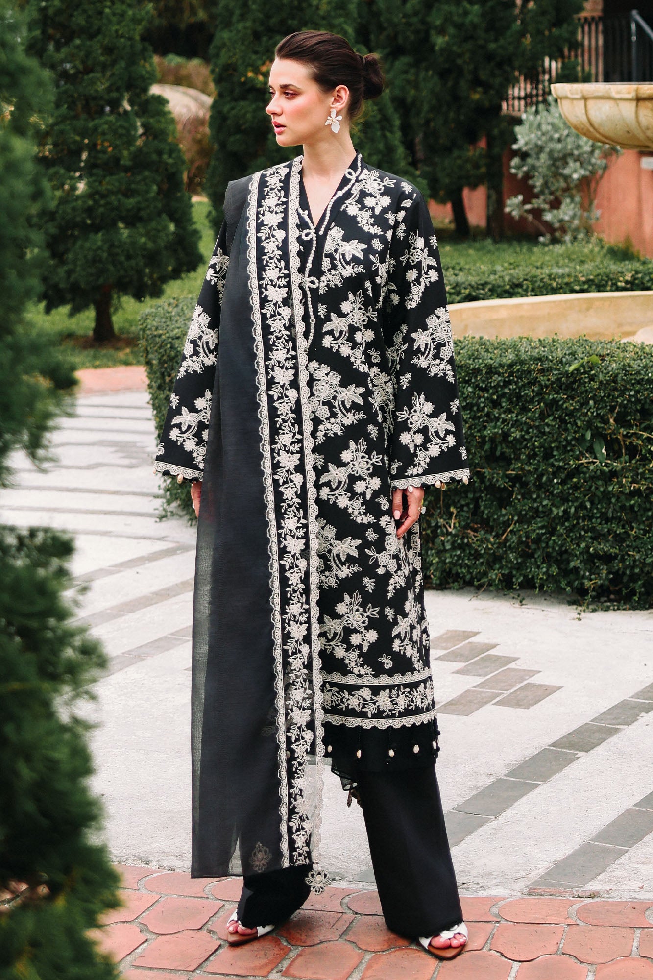OBSIDIAN BLOOM-3PC EMBROIDERED LAWN SUIT
