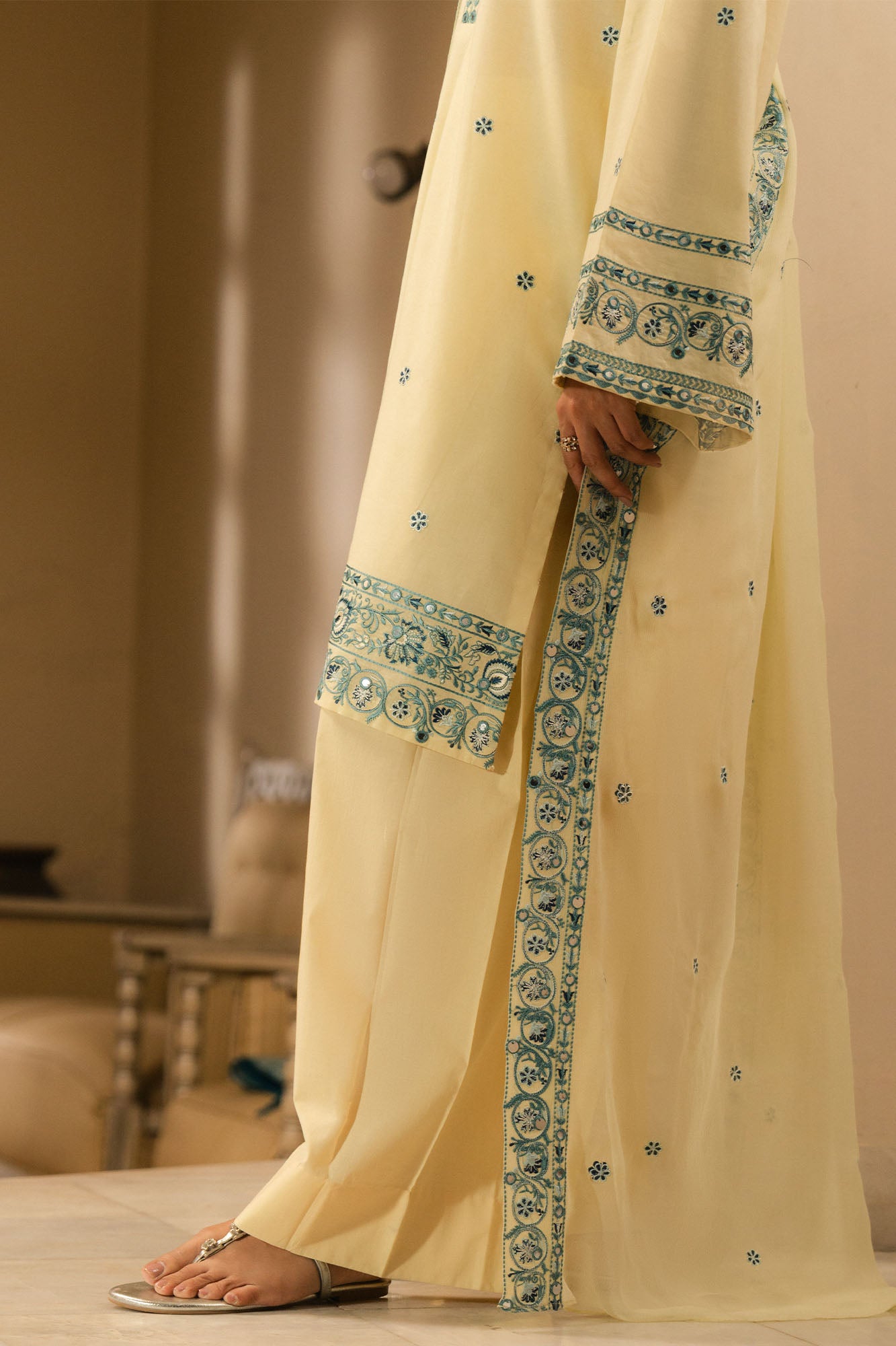 DAHLIA-2PC (SHIRT & DUPATTA)