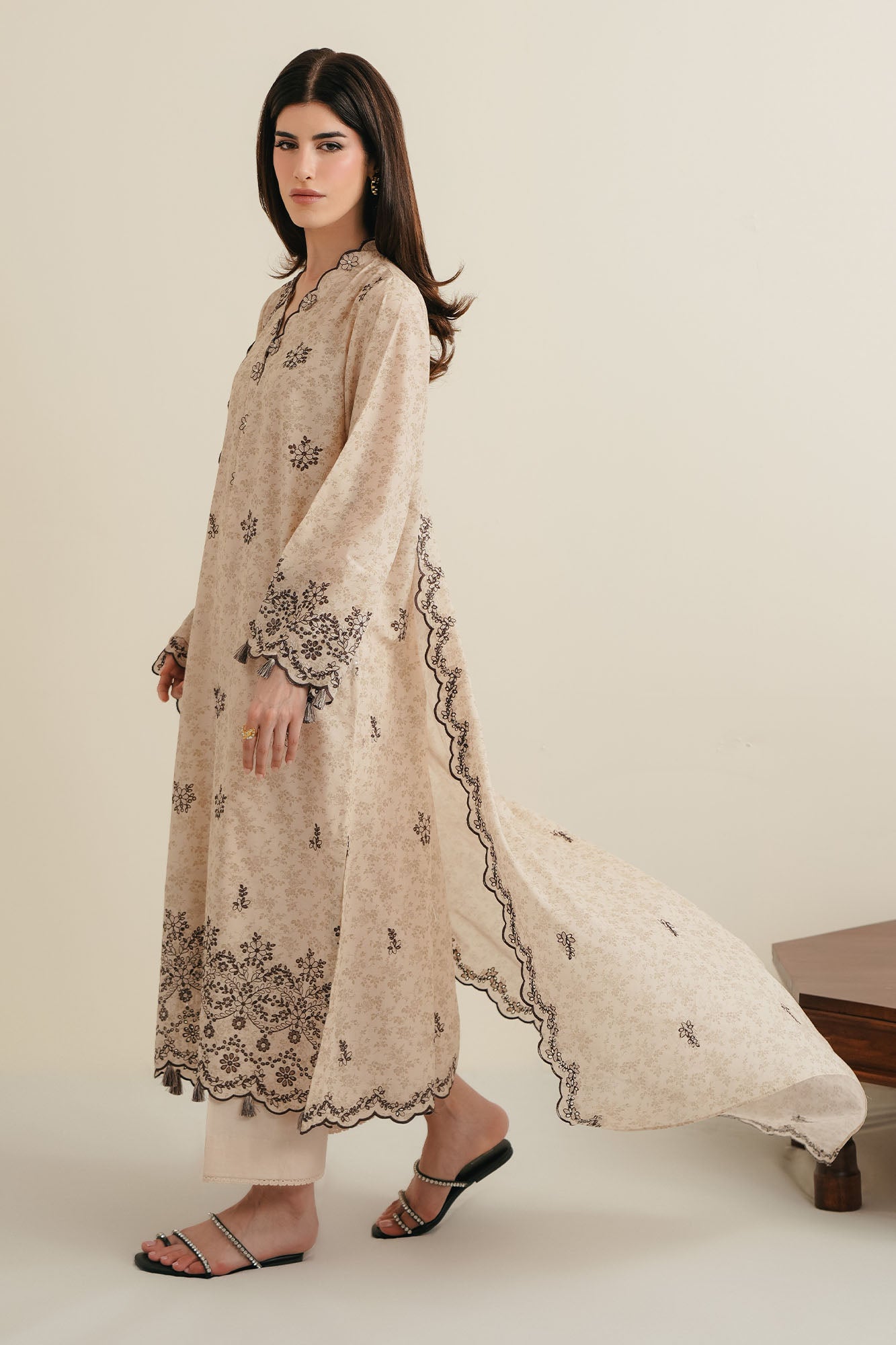 IVORY NOIR-3PC EMBROIDERED LAWN SUIT