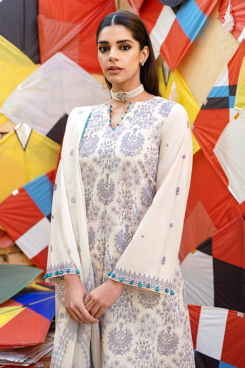 IVORY GLOW-3PC EMBROIDERED LAWN SUIT