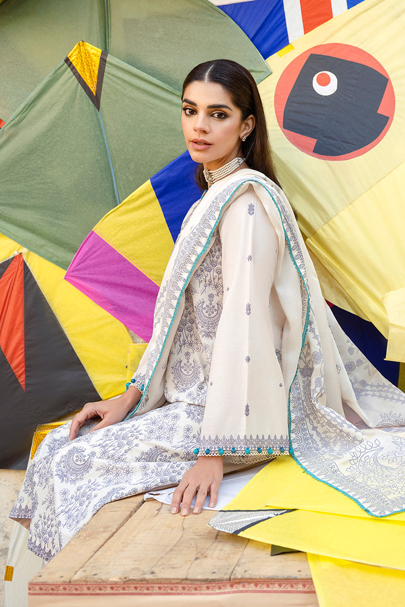 IVORY GLOW-3PC EMBROIDERED LAWN SUIT